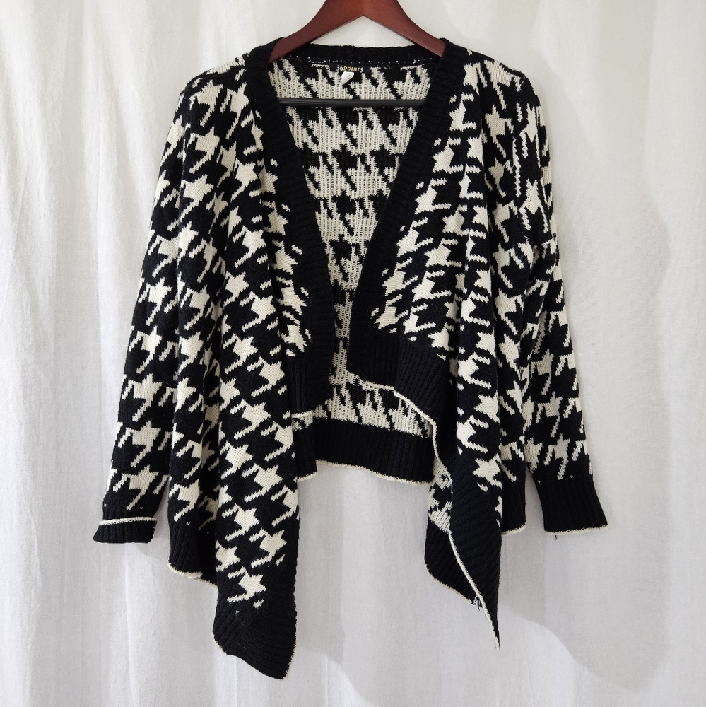 36 Point 5 Cardigan in Black & White Houndstooth Print Women’s One Size